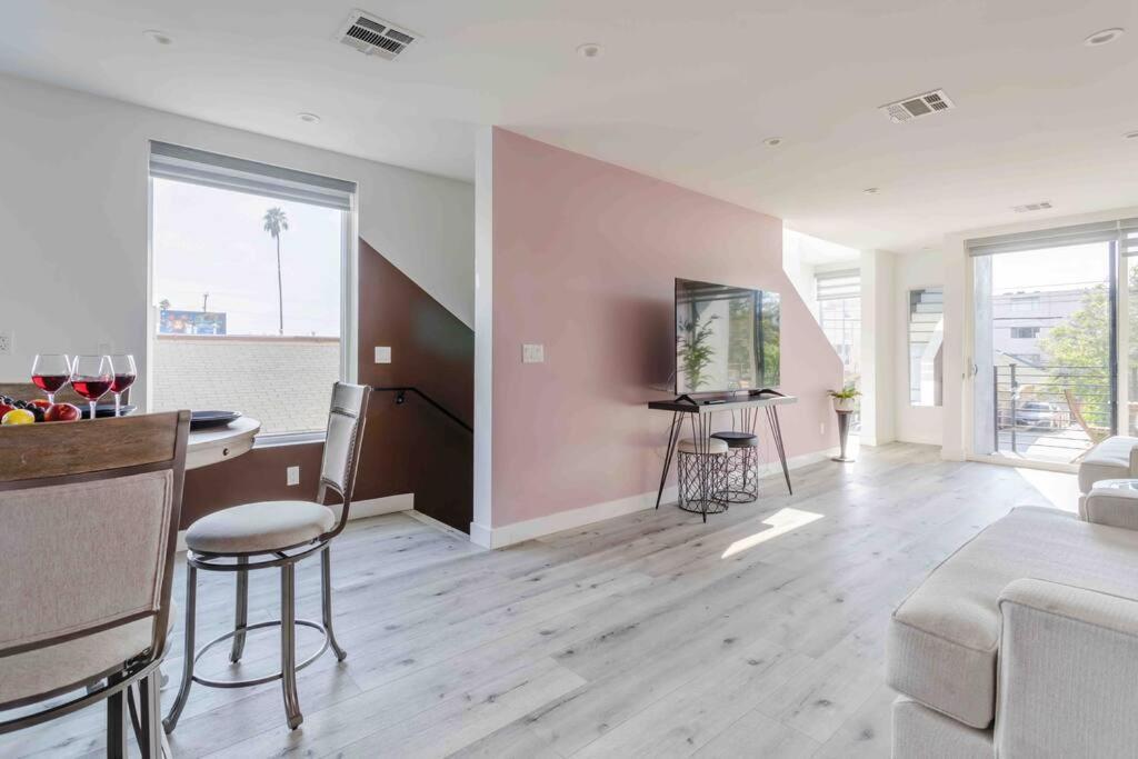 Villa Stunning Hollywood Townhouse With Sunny Views Los Ángeles Exterior foto